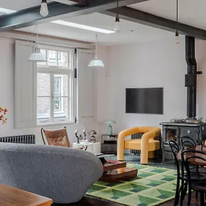 whole-converted-warehouse-in-true-slice-of-london.brighton-hotels-england.com/